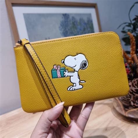 peanuts corner wristlet.